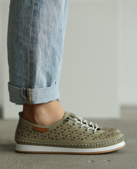 Jovella Women's Olive Leather Low-Top Shoes