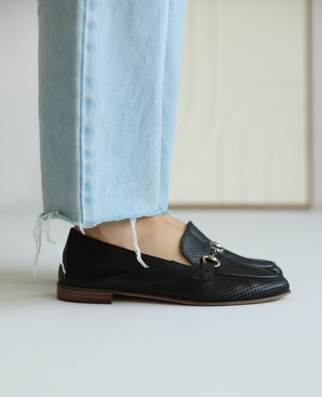 Fenella Women's Black Leather Low-Cut Shoes