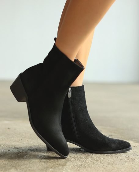 Zafrina Women's Black Leather Ankle Boots