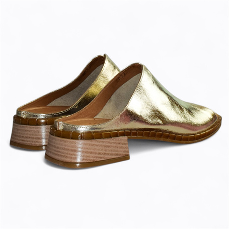 RAVIOLA WOMEN'S GOLD FLIP-FLOPS