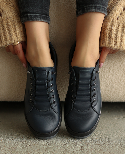 Arestia Women's Navy Blue Leather Sneakers
