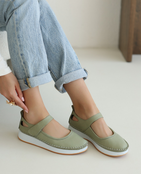 Farisia Women's Mint-Colored Leather Low-Cut Shoes