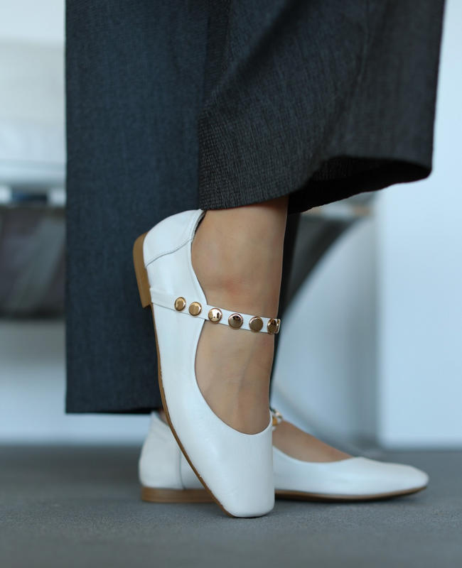 Korvina Women's White Leather Low-Top Shoes