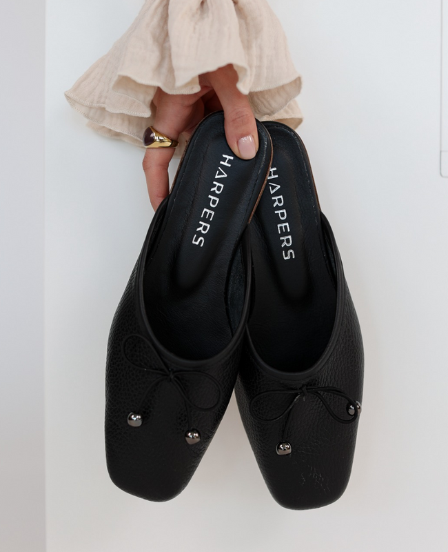 Kalsine Women's Black Leather Flip-Flops