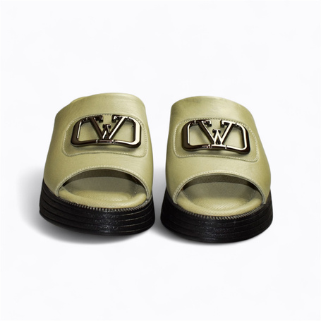 KARILDA WOMEN'S GREEN FLIP-FLOPS