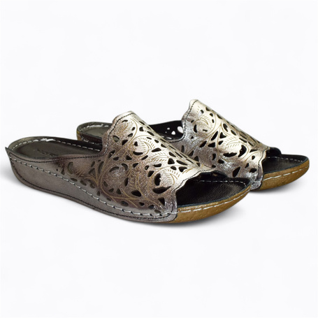 Berline Women's Leather and Steel Flip-Flops