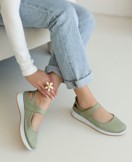 Farisia Women's Mint-Colored Leather Low-Cut Shoes