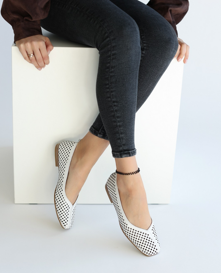 Marilis Women's White Leather Ballerina Flats