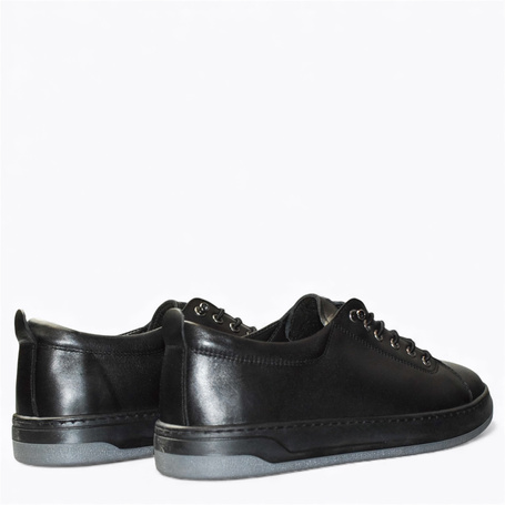 Arestia Women's Black Leather Sneakers