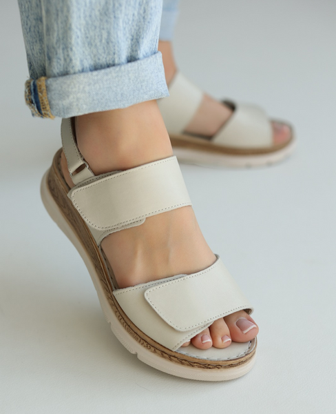 Tovelia Women's Gray Leather Sandals