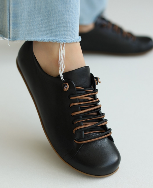 Carinde Women's Black Leather Low-Cut Shoes