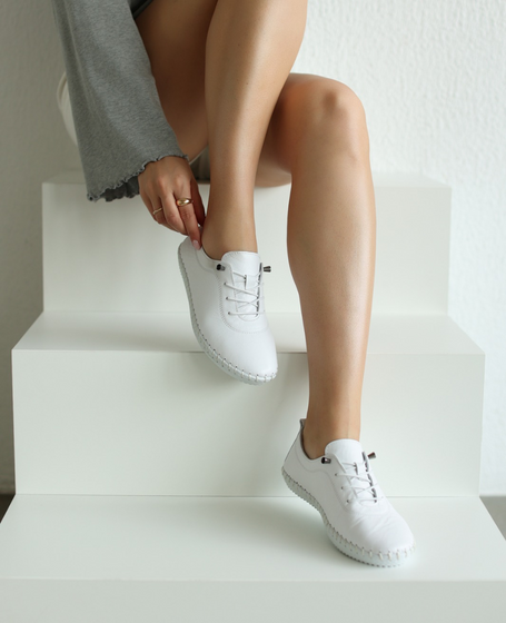 Rivessa Women's White Leather Low-Top Shoes