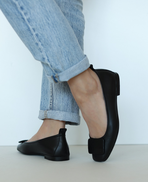 Savella Women's Black Leather Ballerina Flats