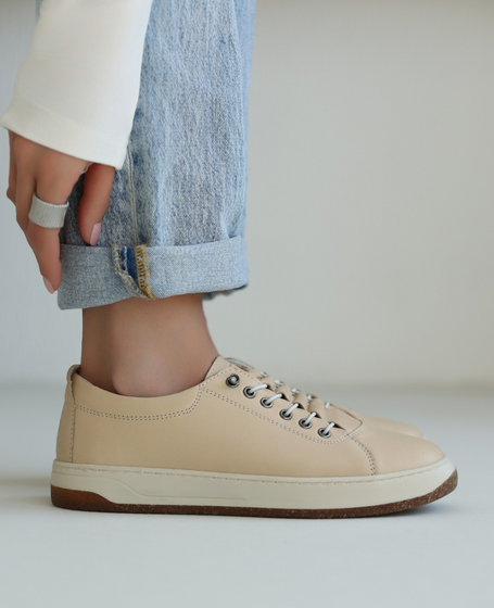 Arestia Beige Leather Women's Low-Top Shoes