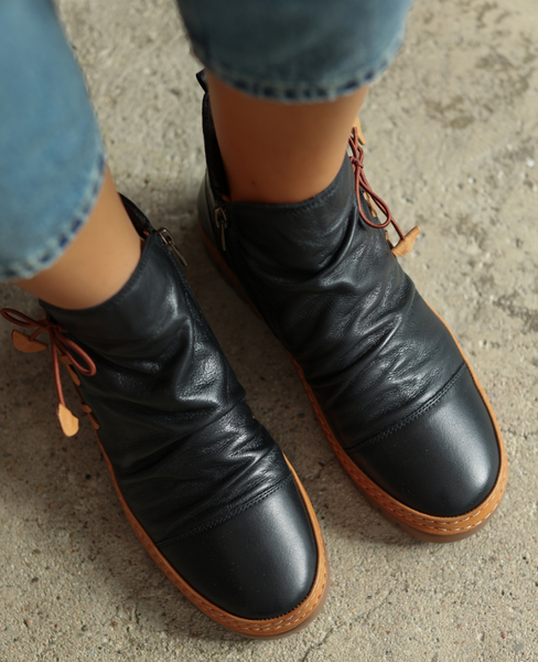 Doretta Women's Black Leather Boots