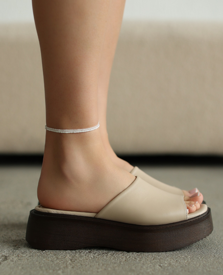 Lirnisa Beige Leather Women's Flip-Flops