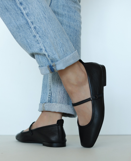Irlinda Women's Black Leather Low-Cut Shoes