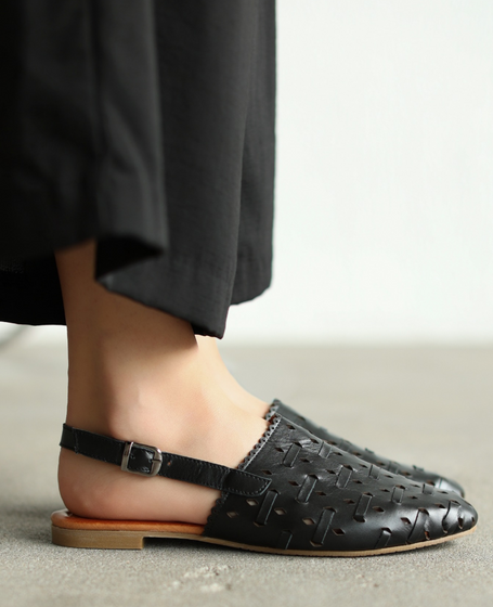 Sonilda Women's Black Leather Sandals
