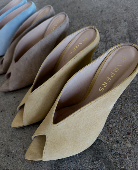 Krameti Yellow Leather Women's Flip-Flops