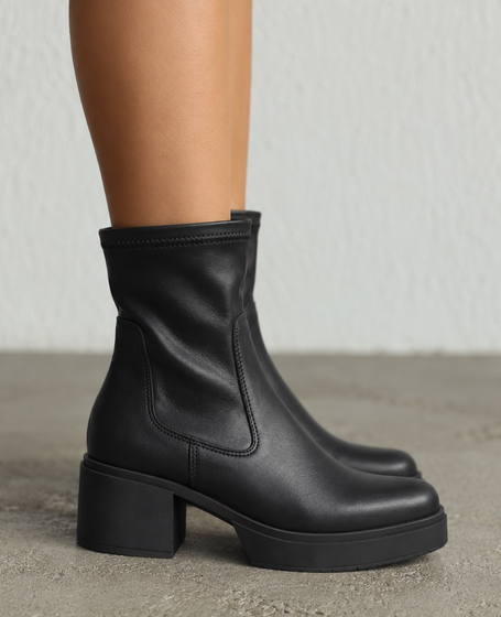 Getta Women's Black Leather Ankle Boots