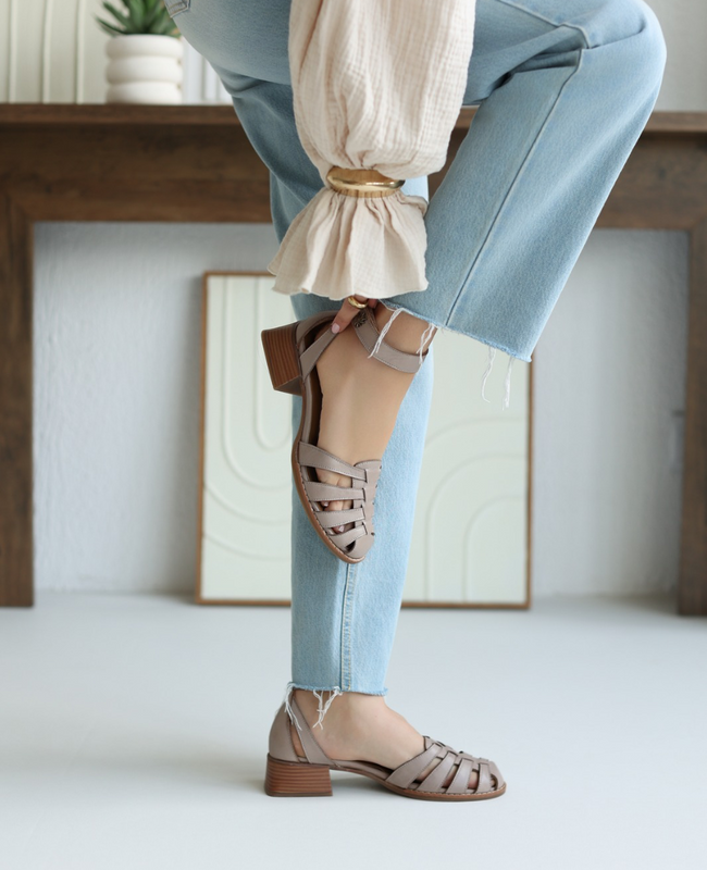 Ivelina Women's Gray Leather Sandals