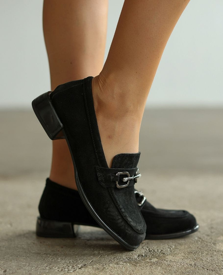 Skórzane czarne półbuty damskie Liorina