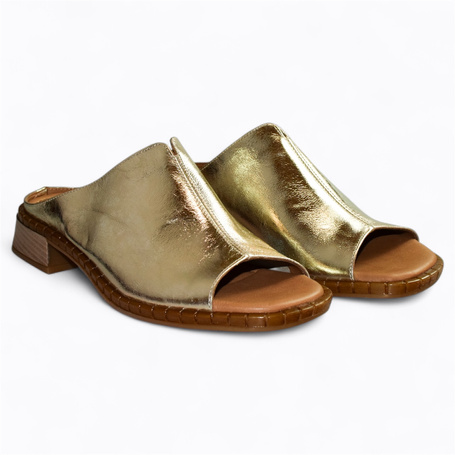 RAVIOLA WOMEN'S GOLD FLIP-FLOPS