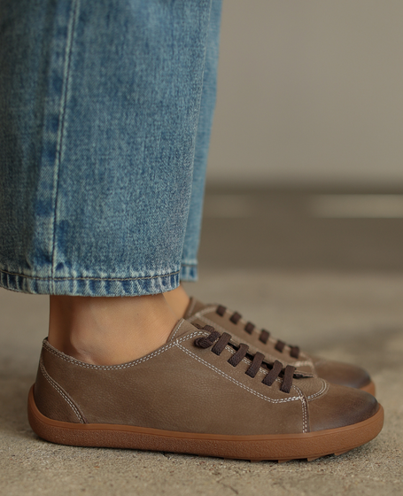 Belania Women's Gray Leather Barefoot Low-Top Shoes