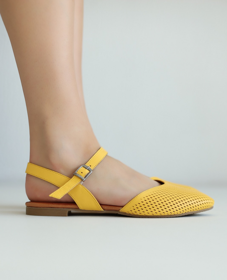 Laveria Women's Yellow Leather Sandals