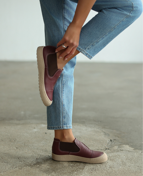 Fionara Women's Burgundy Leather Chelsea Boots