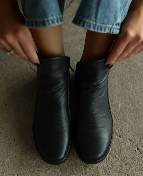 Netalya Women's Black Leather Boots