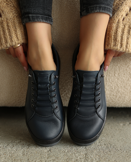Arestia Women's Navy Blue Leather Sneakers
