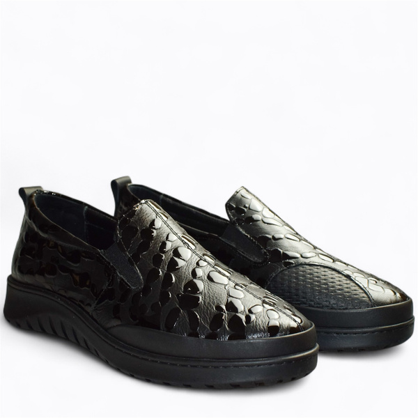 Diomera Women's Black Leather Low-Cut Shoes