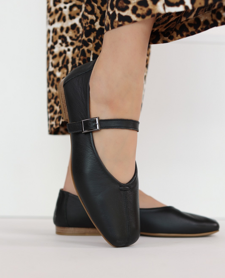 Olivina Women's Black Leather Low-Cut Shoes