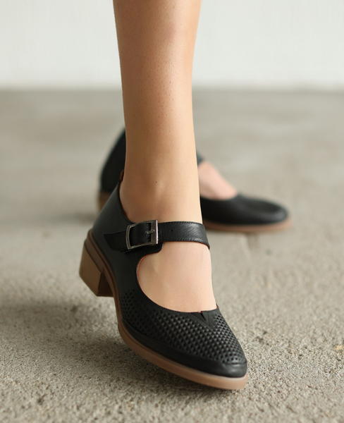 Origena Women's Black Leather Pumps