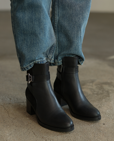 Isolina Women's Black Leather Ankle Boots