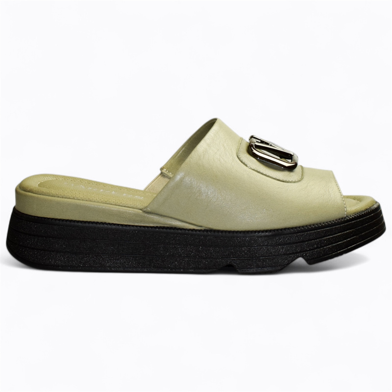 KARILDA WOMEN'S GREEN FLIP-FLOPS