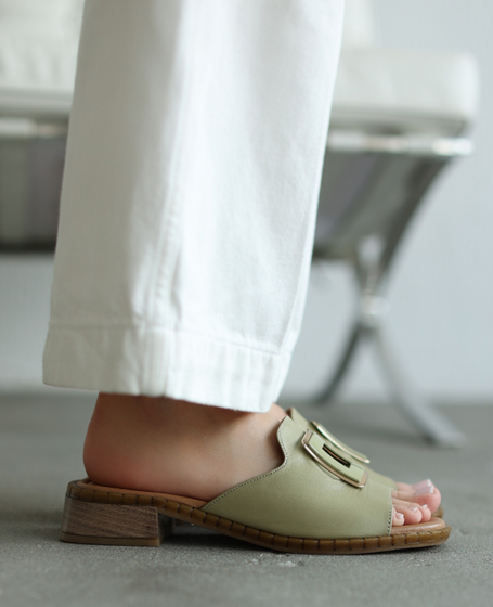 Terlisa Women's Green Leather Flip-Flops