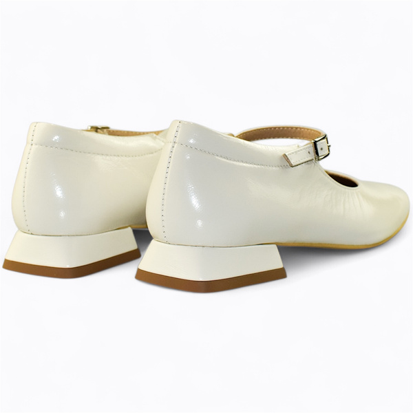 Rohilia Beige Leather Women's Low-Cut Shoes