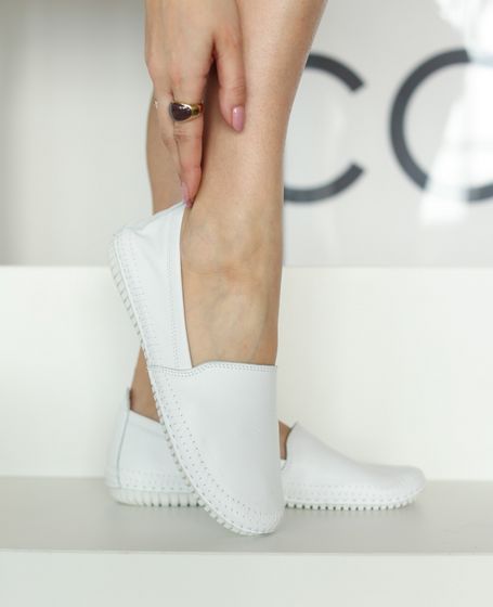 Gavella Women's White Leather Low-Top Shoes