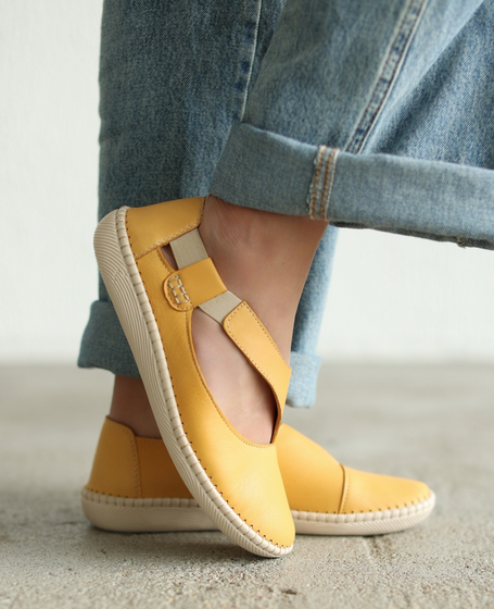 Pelvine Women's Mustard-Colored Leather Low-Cut Shoes