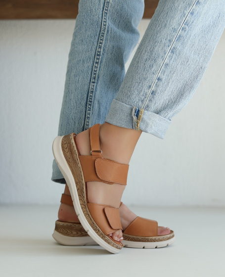 Tovelia Women's Red Leather Sandals
