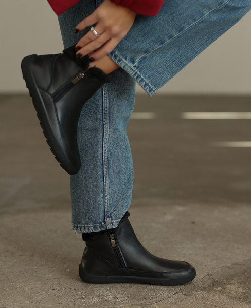 Tesaria Women's Black Leather Barefoot Boots