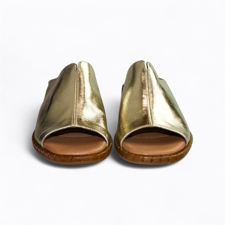 RAVIOLA WOMEN'S GOLD FLIP-FLOPS