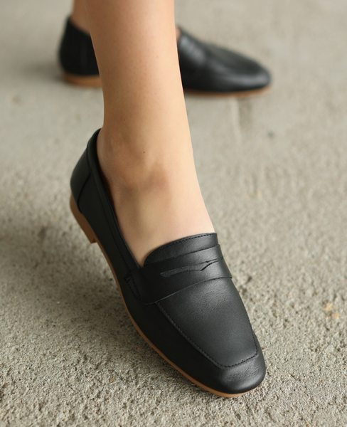 Merakia Women's Black Leather Low-Top Shoes