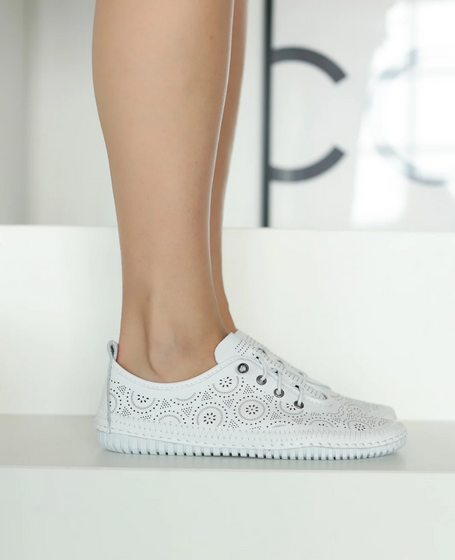 Cavelia Women's White Leather Low-Top Shoes