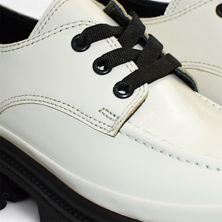 Skórzane beżowe półbuty damskie Landeri