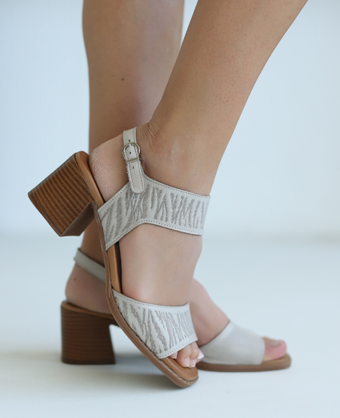 Elvessa Women's Gray Leather Sandals