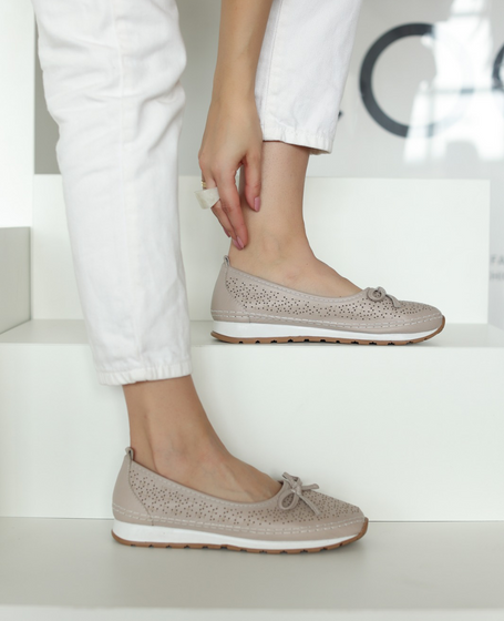 Arvella Beige Leather Women's Ballerina Flats