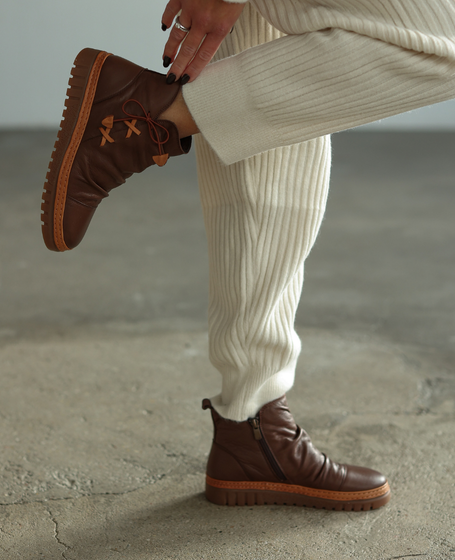 Doretta Women's Leather Chocolate-Brown Boots